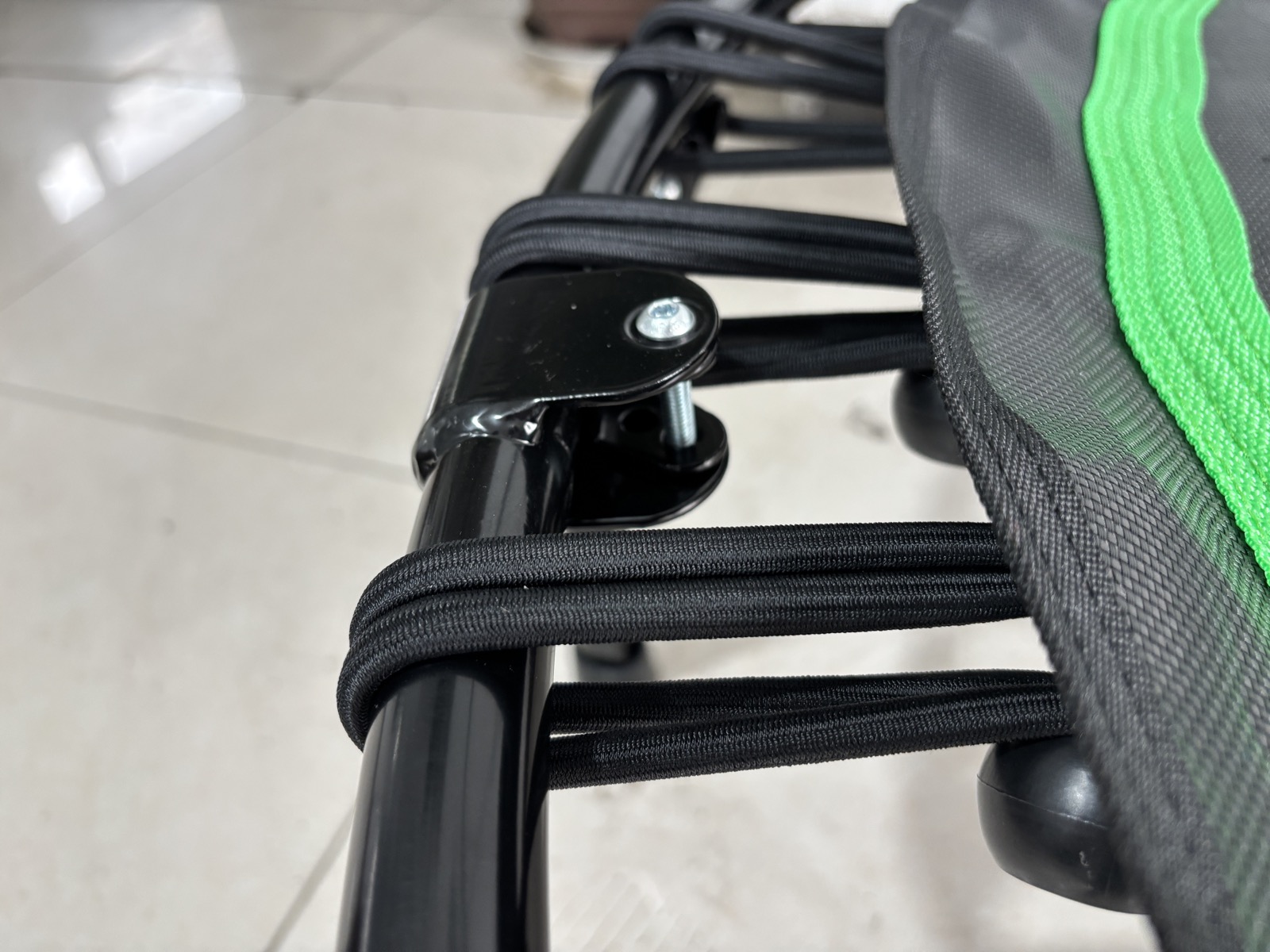 Real folding-frame hinge structure